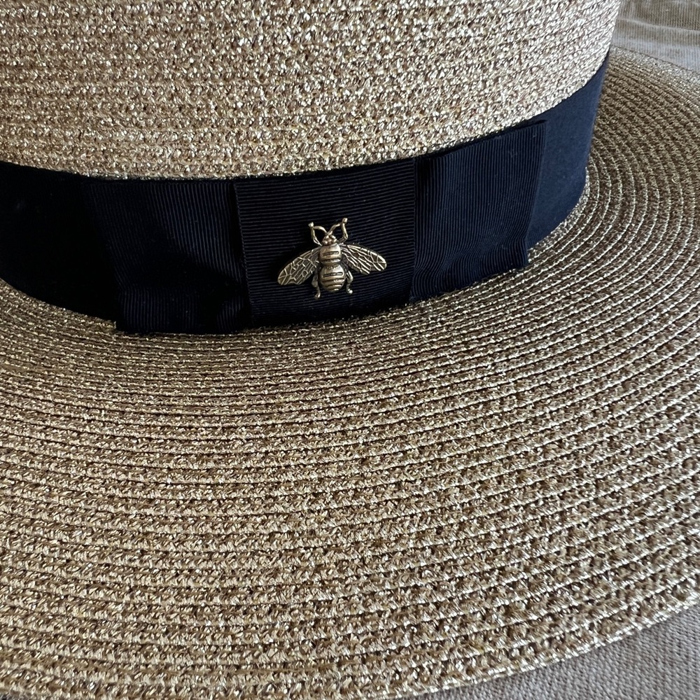 GUCCI Straw Hat Beige with Black Ribbon & Bee - Picture 5 of 9